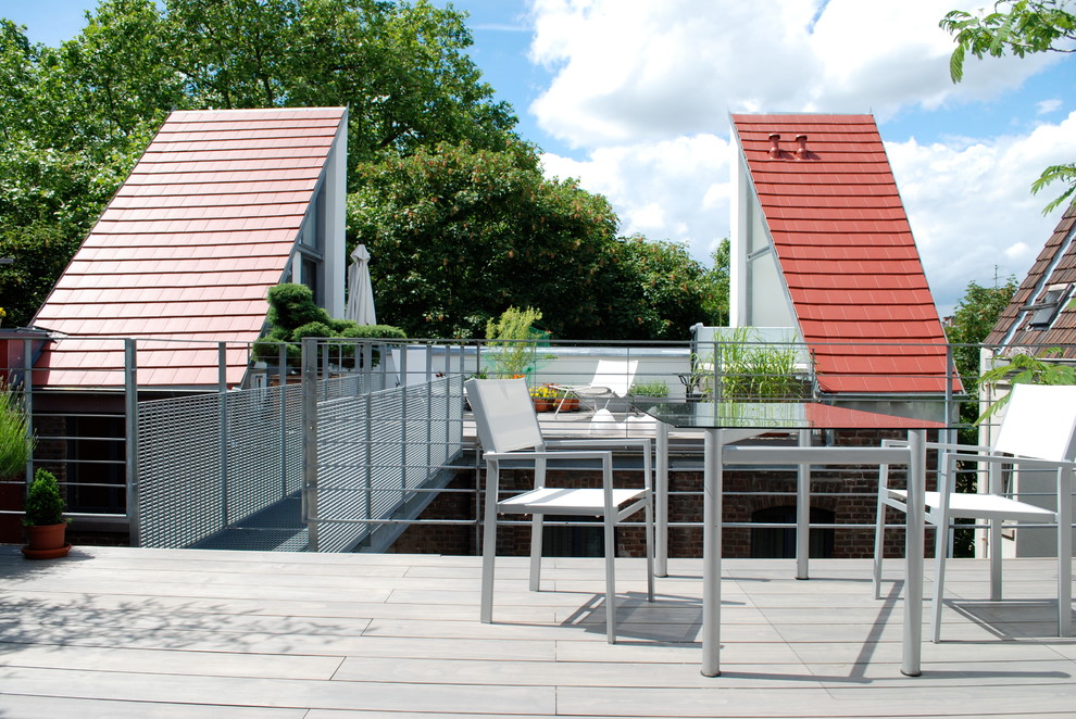 Réalisation d'une terrasse design de taille moyenne avec aucune couverture.