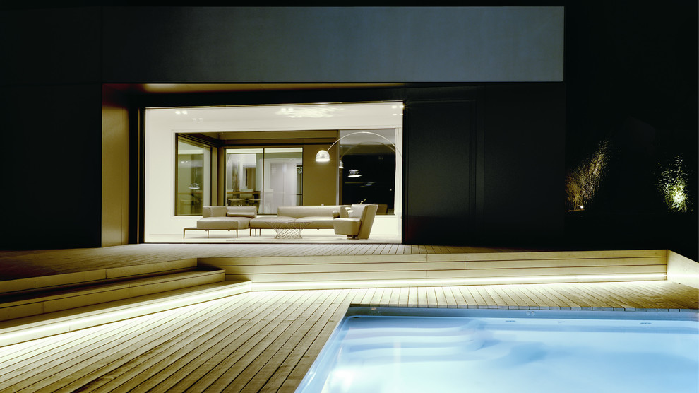 Inspiration for a large contemporary side terrace in Stuttgart with no cover.