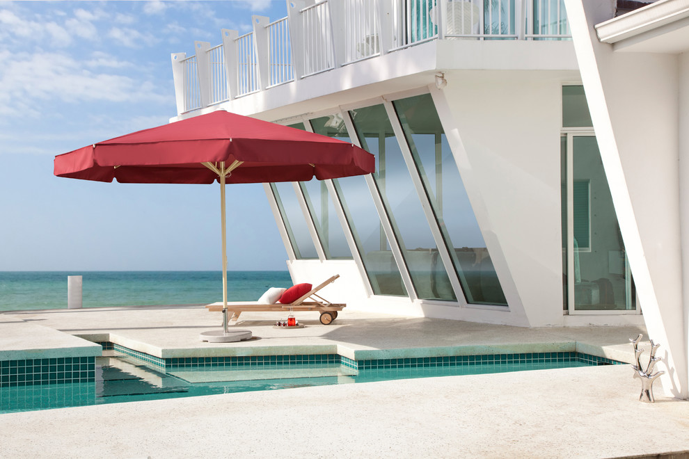This is an example of a contemporary terrace in Miami.