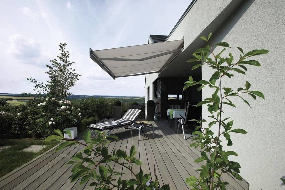 Deck - contemporary deck idea in Berlin with an awning