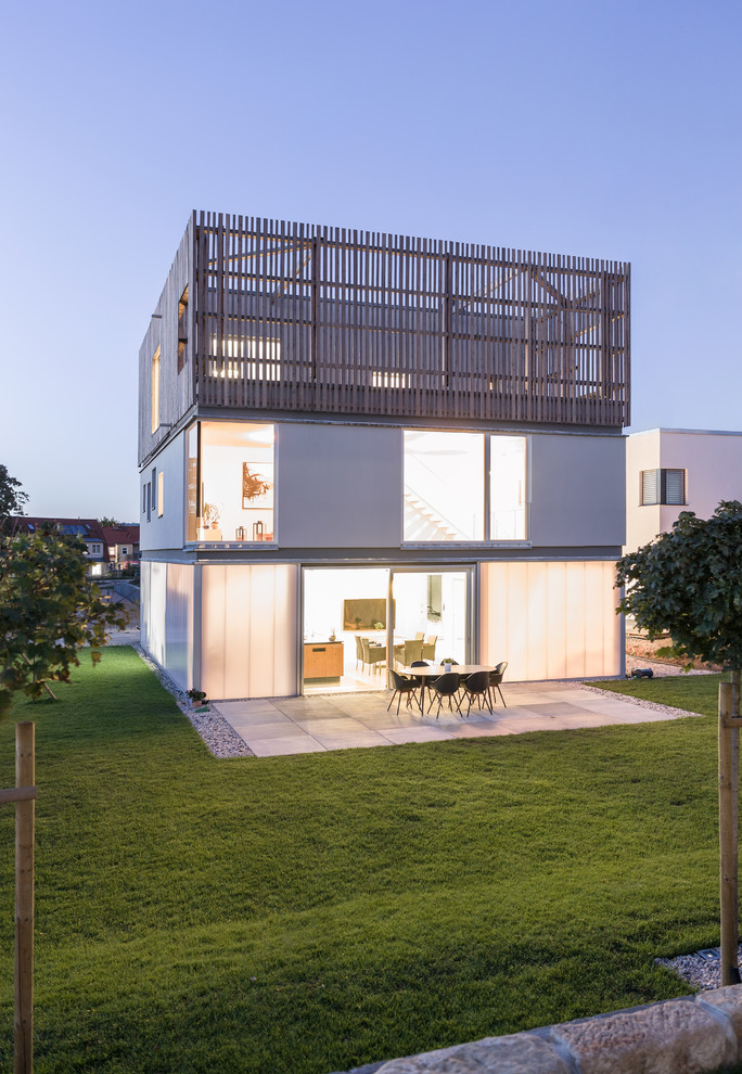 Diseño de terraza minimalista de tamaño medio
