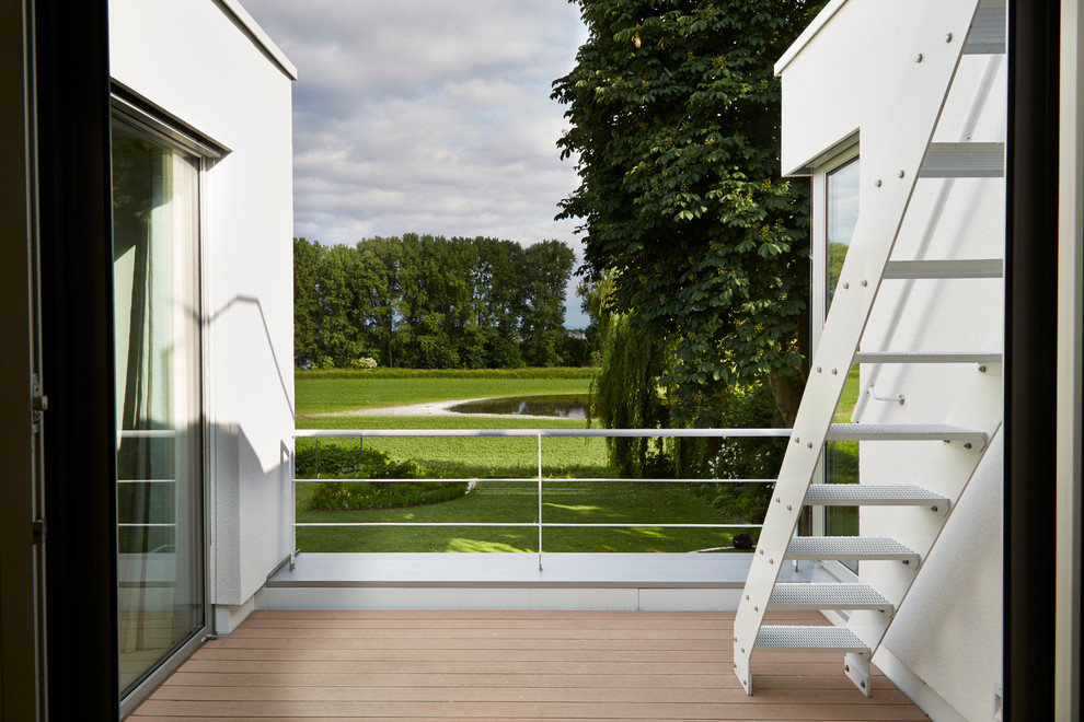 Idée de décoration pour une petite terrasse minimaliste avec aucune couverture.