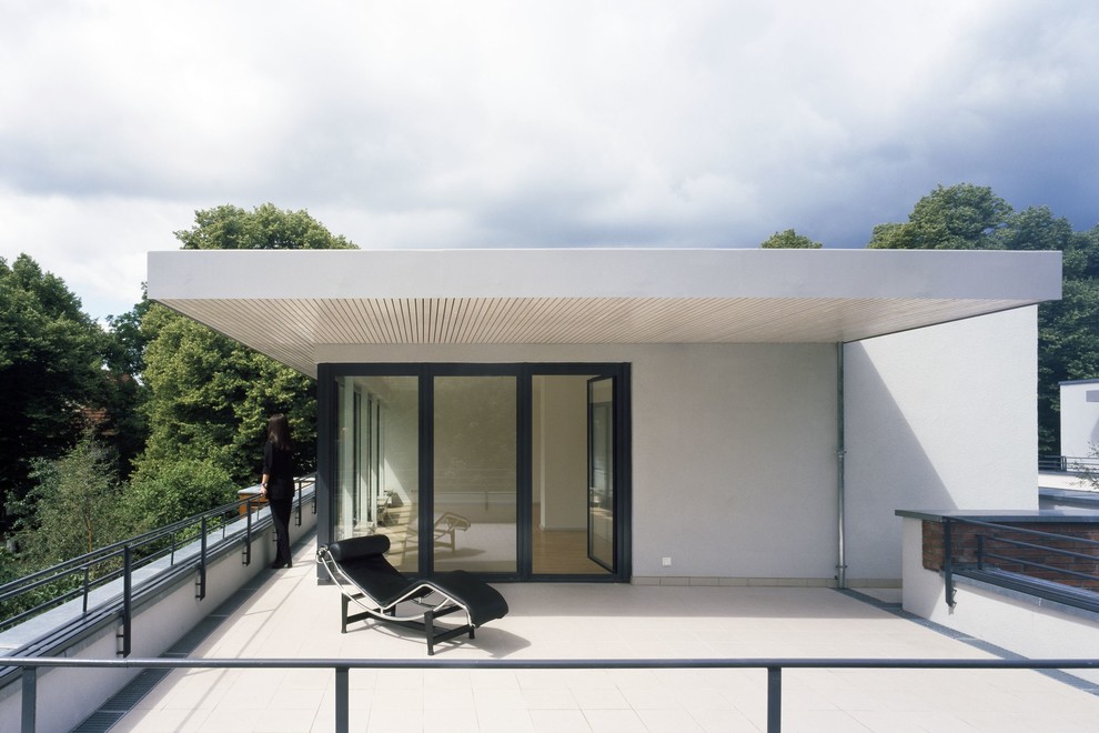 Imagen de terraza minimalista grande en anexo de casas