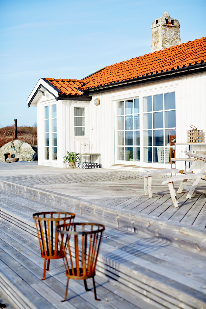 This is an example of a medium sized scandinavian terrace in Gothenburg with no cover.
