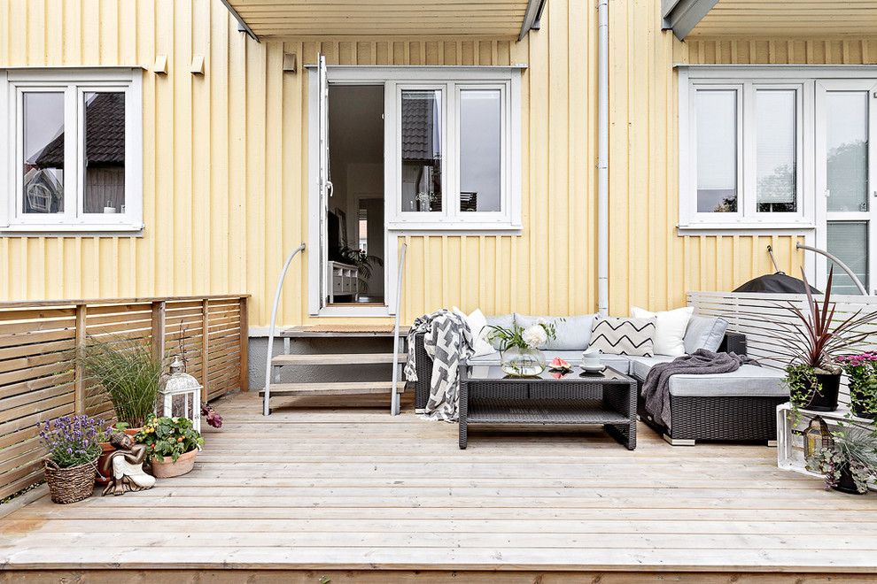 Inspiration för en minimalistisk terrass, med utekrukor