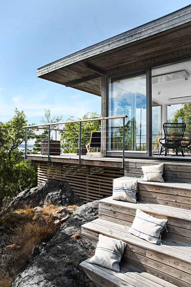 Idéer för mellanstora minimalistiska terrasser, med takförlängning