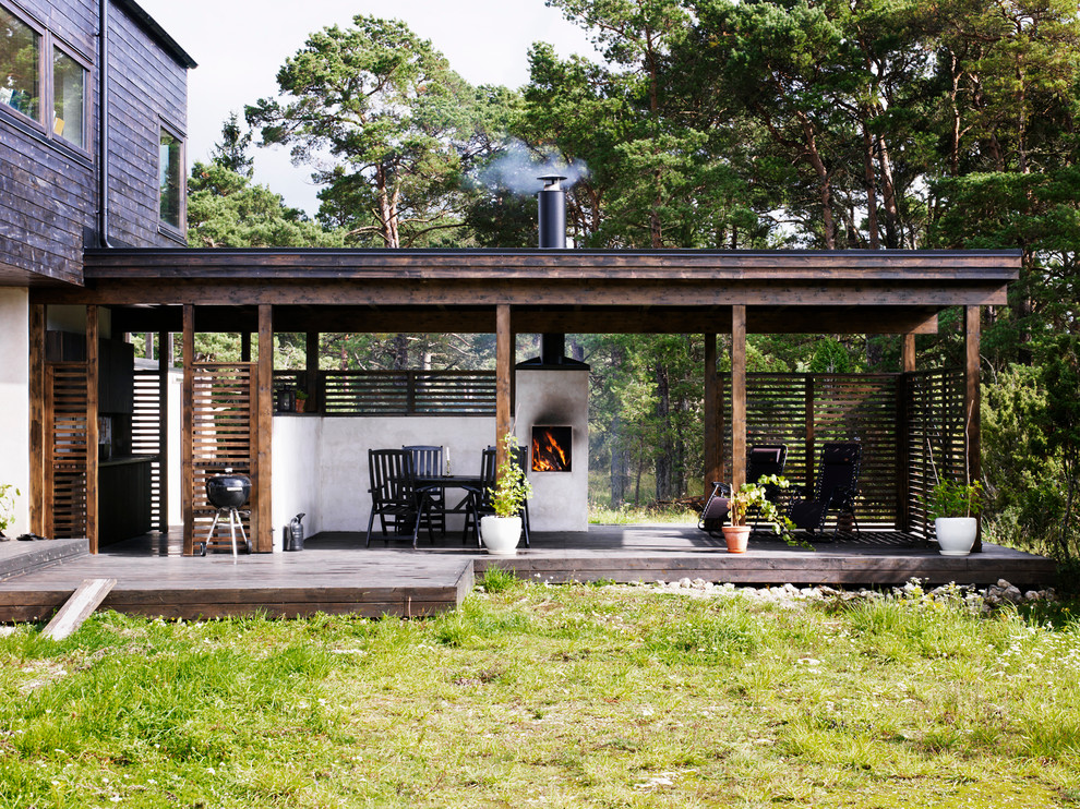 Идея дизайна: терраса среднего размера на крыше в скандинавском стиле с зоной барбекю без защиты от солнца