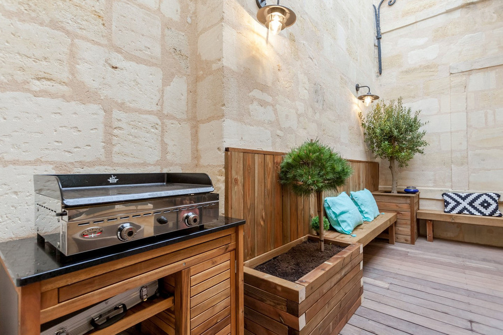 Inspiration for a medium sized contemporary back terrace in Bordeaux with no cover and a bbq area.