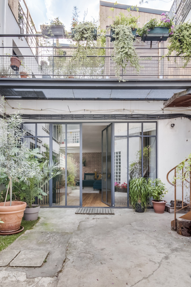 Idées déco pour une grande terrasse contemporaine avec une dalle de béton et aucune couverture.