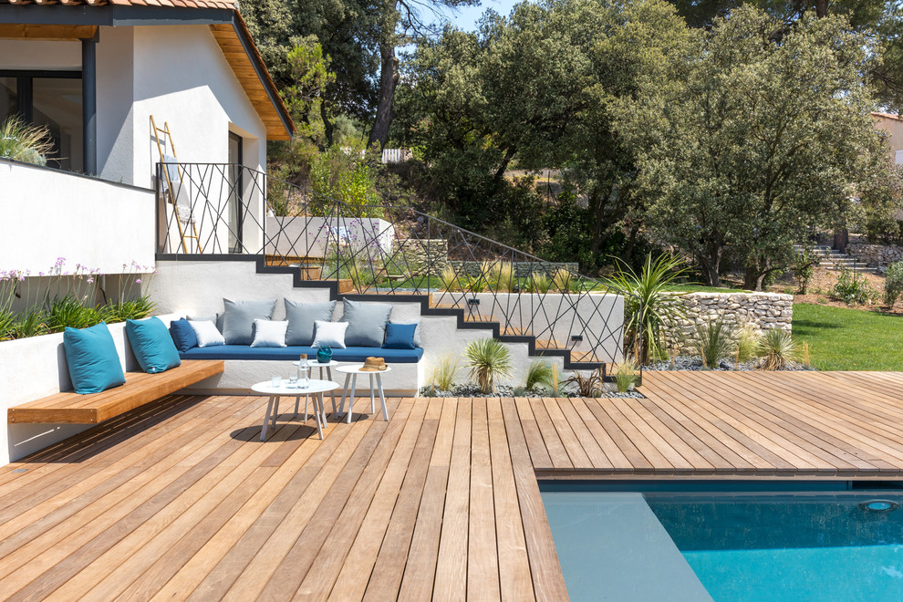 Свежая идея для дизайна: терраса в средиземноморском стиле без защиты от солнца - отличное фото интерьера