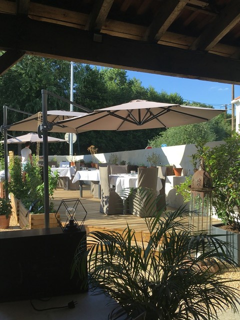l'aménagement du jardin-terrasse du restaurant - Country - Terrace - Nantes  - by Duval&Bossennec - Paysagiste concepteur | Houzz IE
