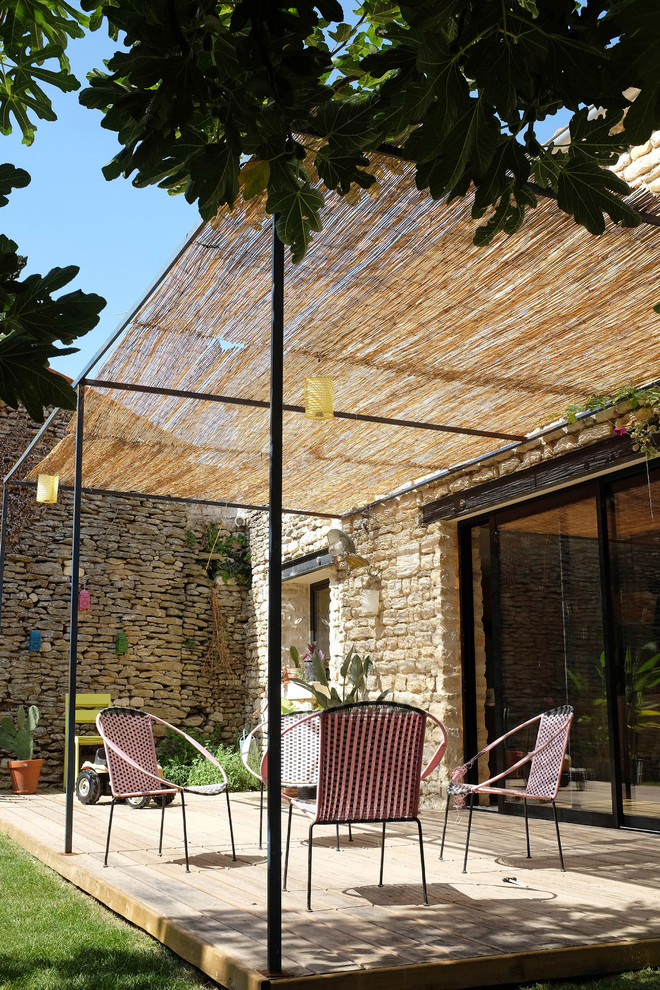 Mittelgroße Moderne Terrasse in Angers