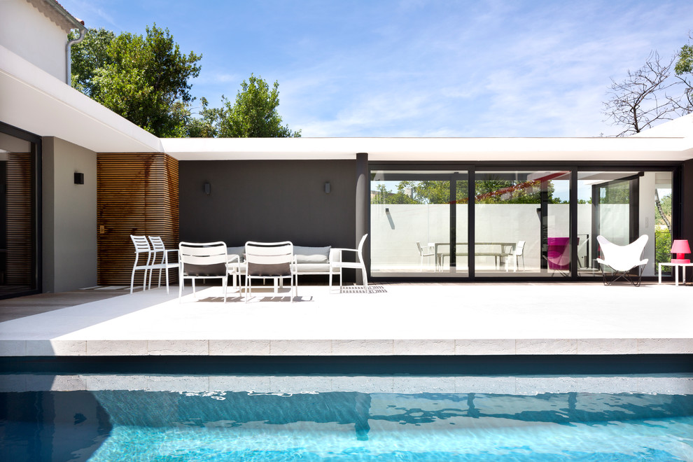 Inspiration for a contemporary patio remodel in Marseille