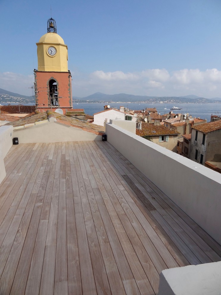 Réalisation d'une terrasse méditerranéenne de taille moyenne.