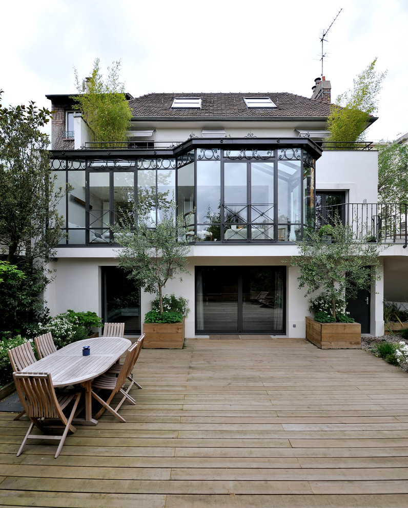 Aménagement d'une terrasse avec des plantes en pots arrière contemporaine de taille moyenne avec aucune couverture.