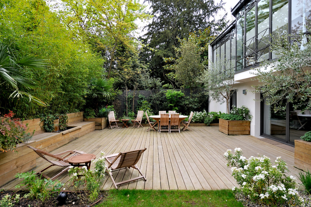 Photo of a contemporary terrace in Paris.