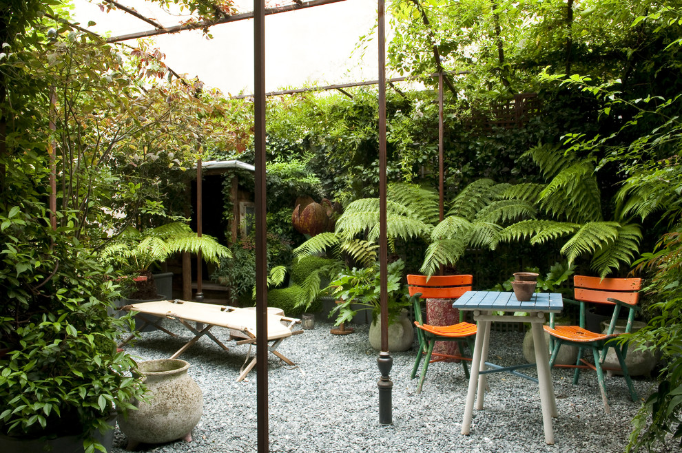 Inspiration for an eclectic deck remodel in Paris