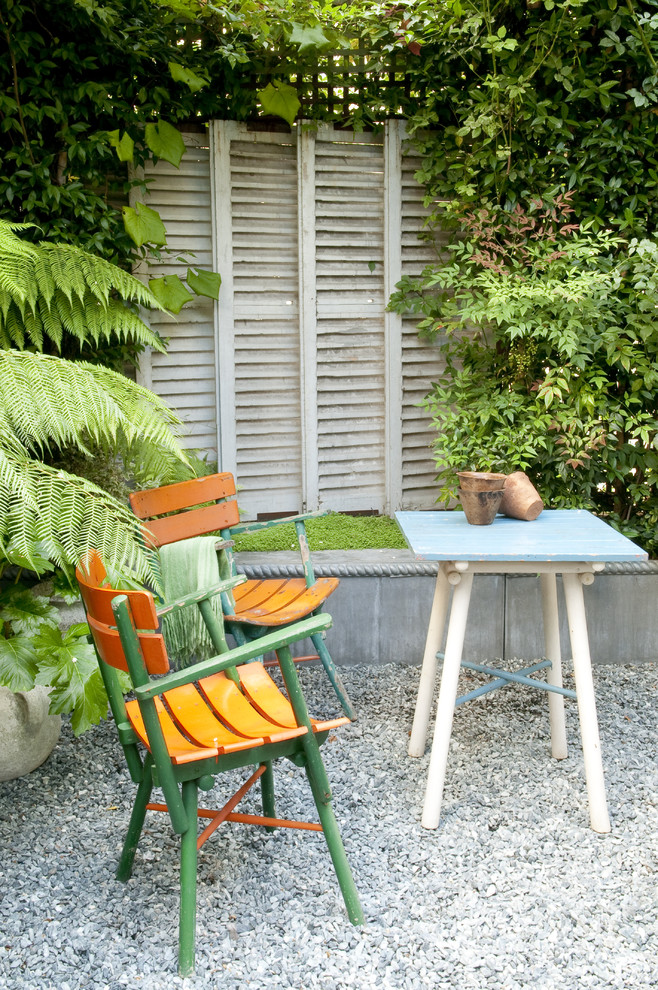 Design ideas for a bohemian patio in Paris with a living wall.