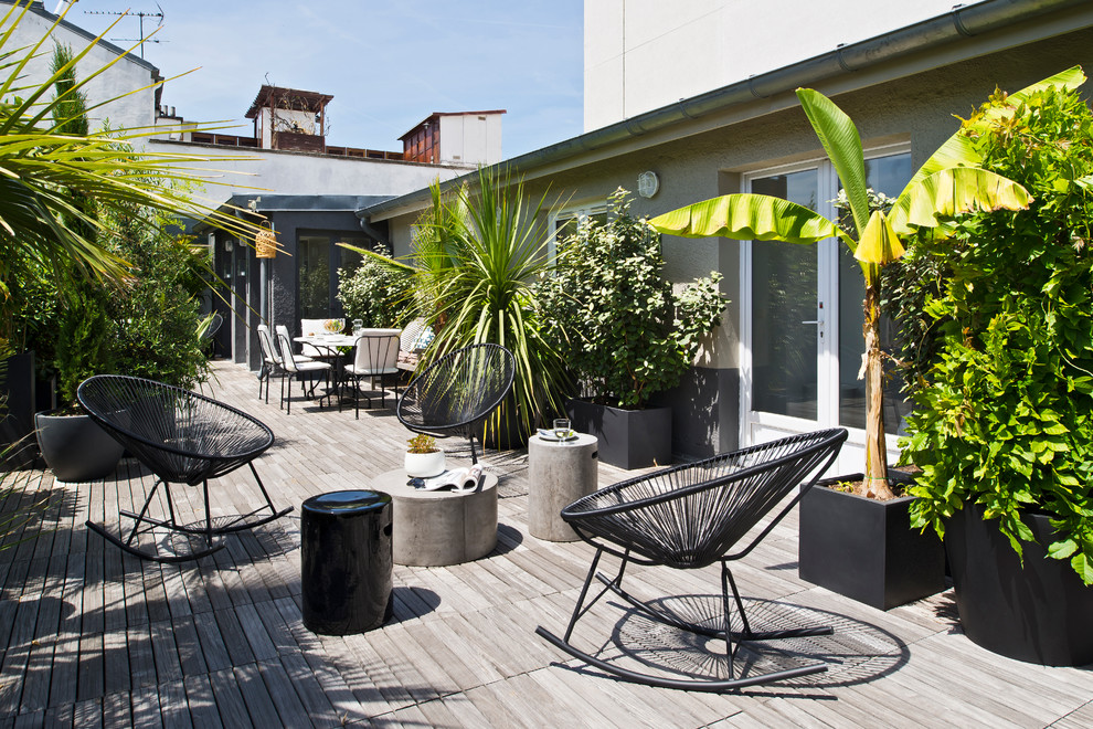 Design ideas for a contemporary patio in Paris.