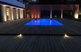 Plage de piscine bois, éclairage LED, AIX EN PROVENCE - Trendy - Terrasse -  Marseille - af Teck Aménagement | Houzz