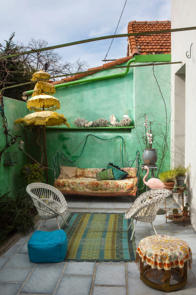 Inspiration for a small eclectic back patio in Paris with no cover.