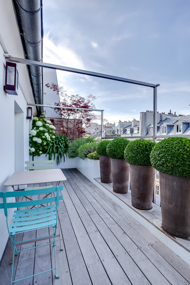 Design ideas for a contemporary terrace in Paris.