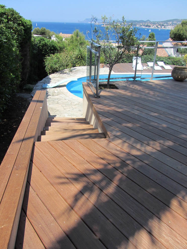 Inspiration for a modern deck remodel in Marseille