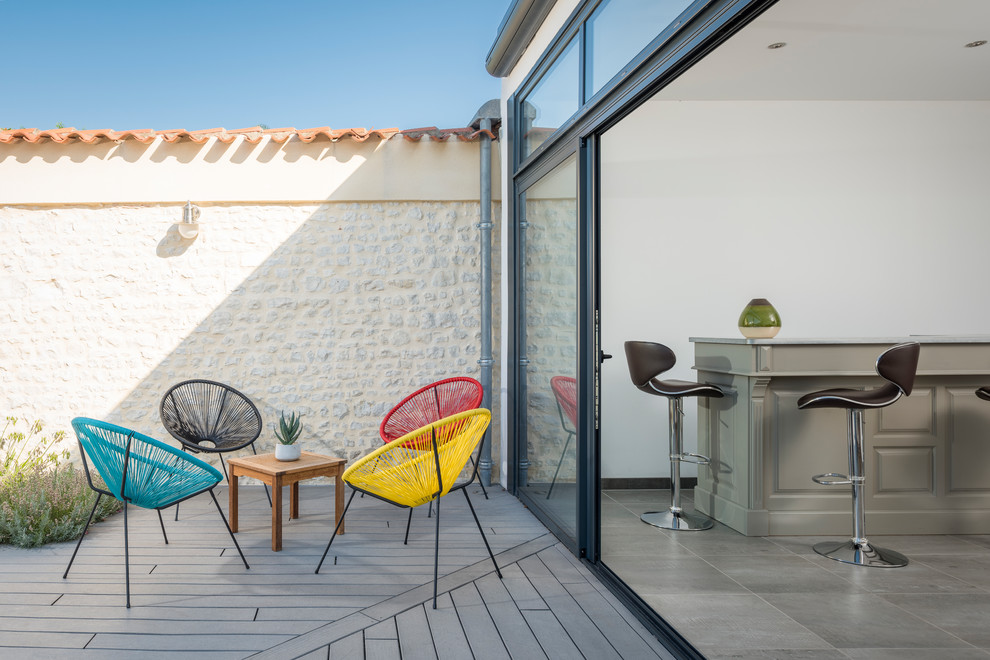 Photo of a contemporary terrace in Dijon with no cover.