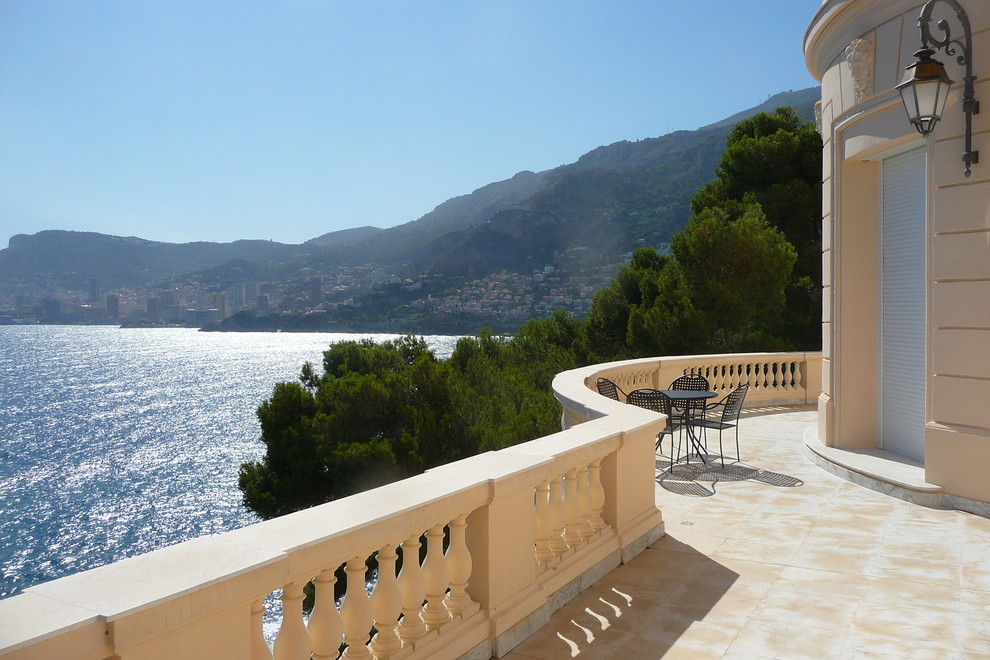 Inspiration pour une terrasse méditerranéenne de taille moyenne.