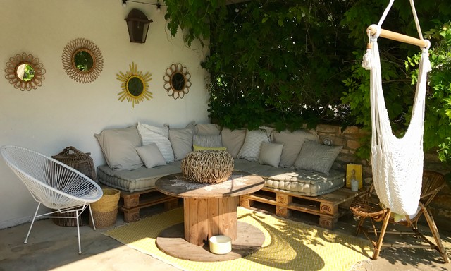 Terrasse couverte esprit récup et vintage - Mediterráneo - Patio - Otras  zonas - de L'Objet de mon Attention | Houzz