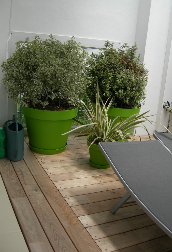 Ejemplo de terraza clásica con jardín de macetas