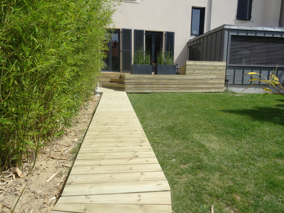 Terrasse en pin traité classe 4 Contemporain Terrasse en Bois Nantes par SARL Marolleau