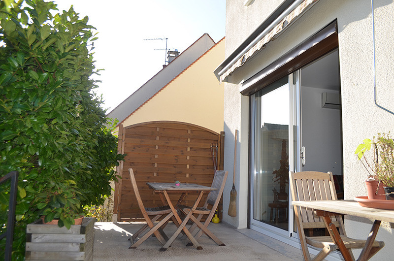 Transformer une terrasse en véranda Traditional Patio Paris by Mon Intérieur Sur Mesure