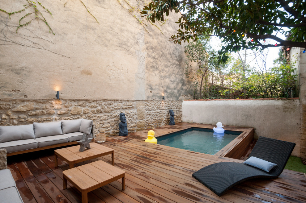 Inspiration for a medium sized contemporary back terrace in Marseille with no cover.