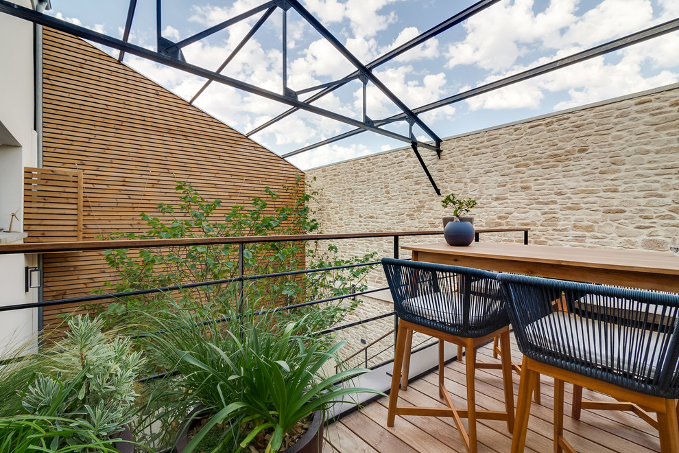 Cette photo montre une terrasse tendance avec une cuisine d'été, une cour et une extension de toiture.