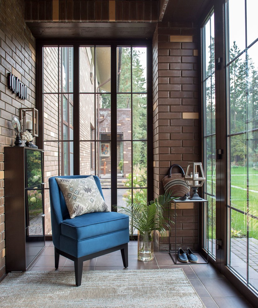 Esempio di una piccola veranda contemporanea con pavimento in terracotta, soffitto classico e pavimento marrone
