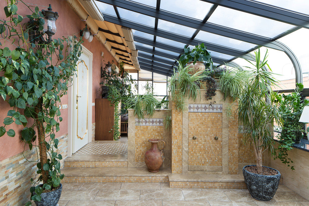 Esempio di una veranda mediterranea
