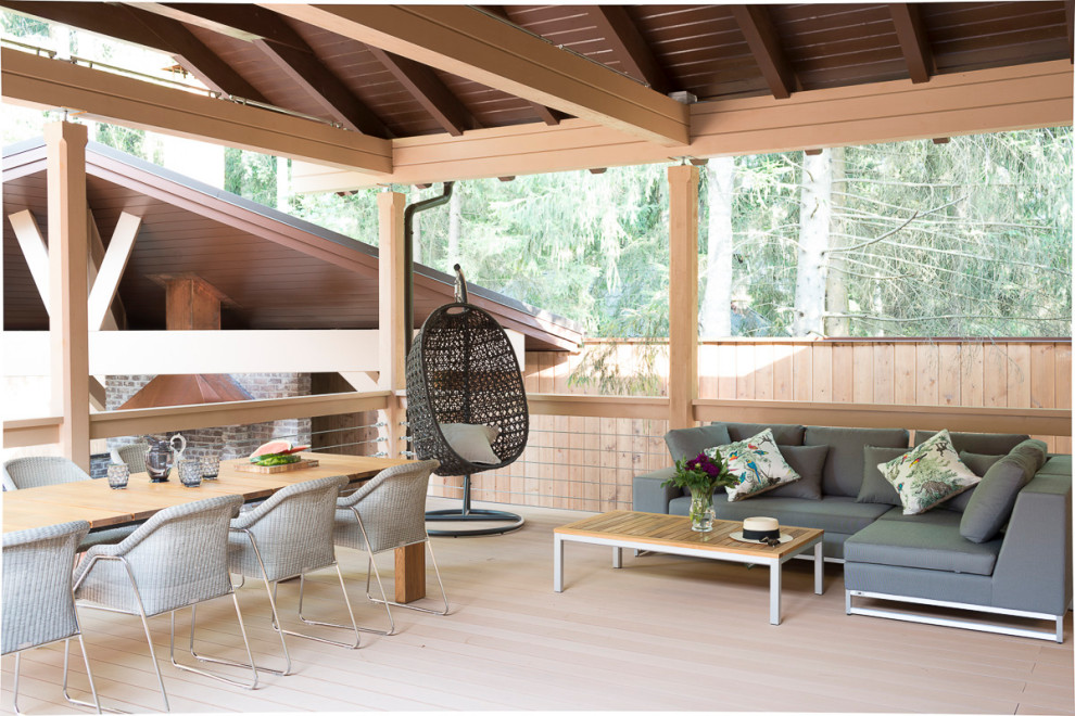 Idee per una terrazza country di medie dimensioni, in cortile e a piano terra con un tetto a sbalzo e parapetto in legno