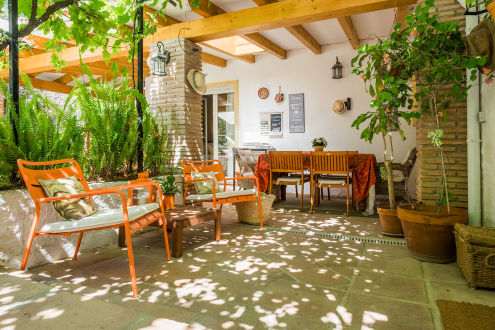 This is an example of a farmhouse veranda in Malaga.