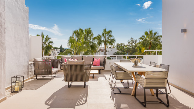 Alhambra del Mar #2, Marbella. - Contemporáneo - Terraza y balcón