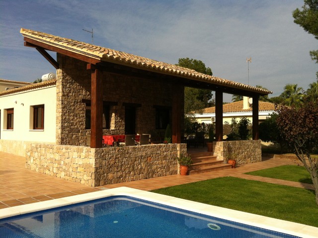 Casa del Porche de Piedra - Mediterranean - Veranda - Valencia - by  LLIBERÓS SALVADOR Arquitectos | Houzz IE