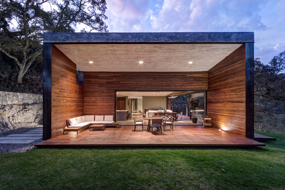 Diseño de terraza minimalista en anexo de casas