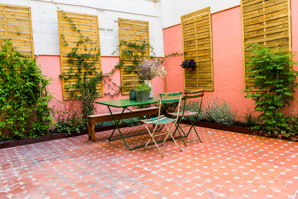 Example of an eclectic deck design in Madrid