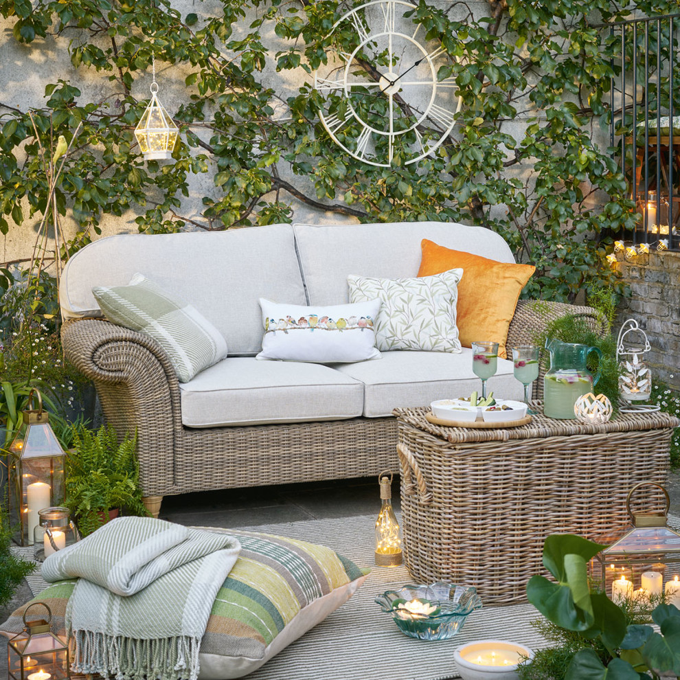 Inspiration for a shabby-chic style terrace in Other.