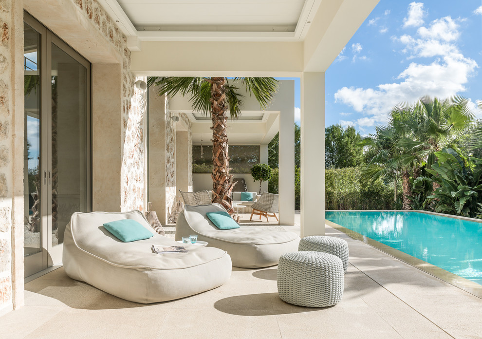 Design ideas for a medium sized beach style back veranda in Palma de Mallorca.