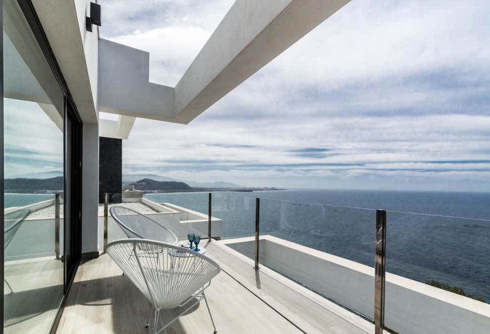 Idee per un grande balcone mediterraneo con nessuna copertura