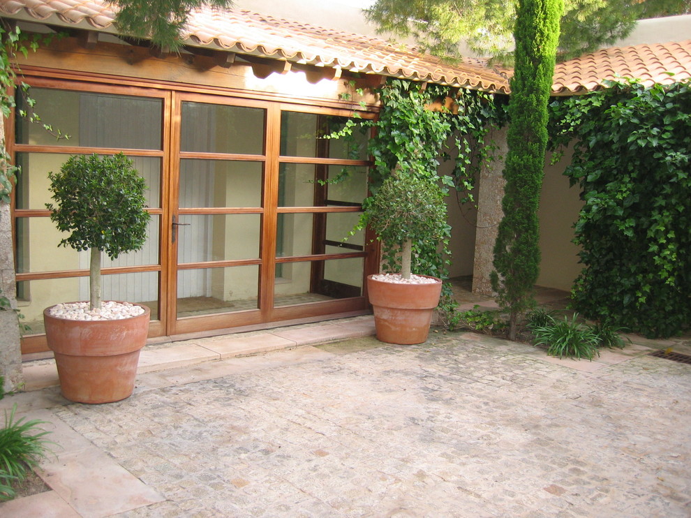Cette photo montre un porche d'entrée de maison méditerranéen.