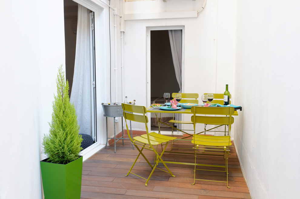 This is an example of a small scandinavian side terrace in Barcelona with a potted garden and no cover.