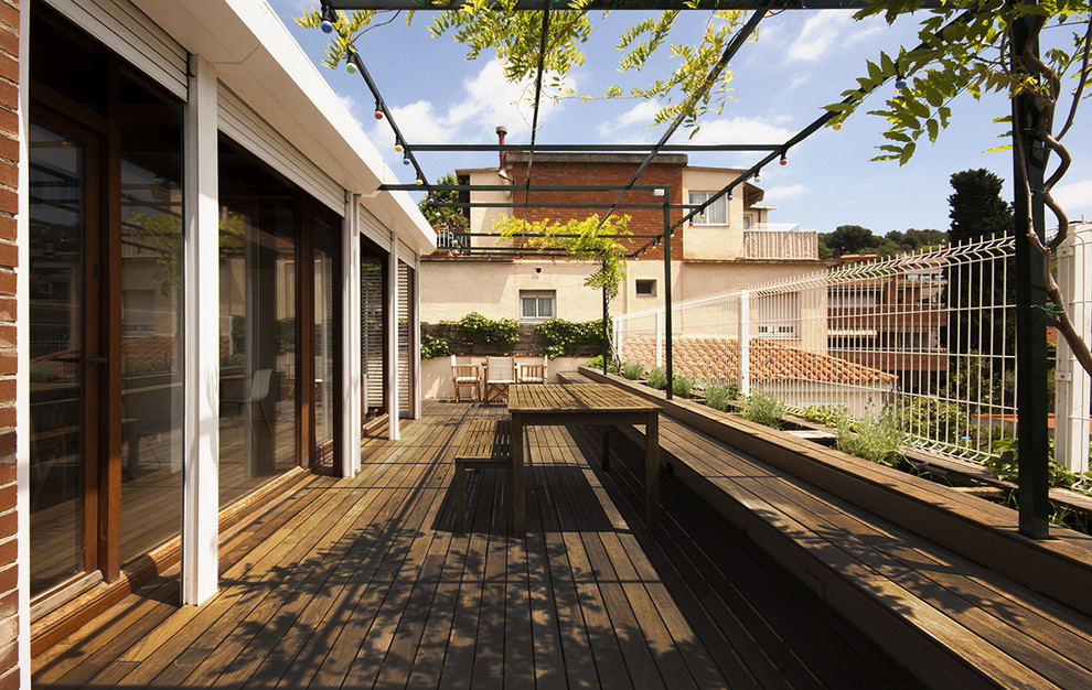 Medium sized contemporary roof rooftop terrace in Barcelona with a pergola.