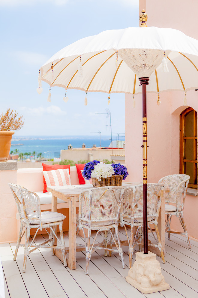 Inspiration pour une petite terrasse méditerranéenne avec aucune couverture.